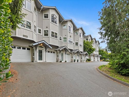 a-102-11570 Stone Ave N, Seattle, WA, 98133-1517 | Card Image