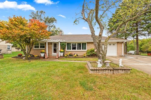 4805 S 39th St, Greenfield, WI, 53221-2536 | Card Image