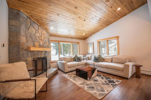 4 Breezy Way, West Dover, VT, 05356 | Card Image