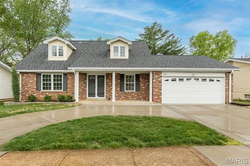 716 Reinke Rd, Ballwin, MO, 63021-4741 | Card Image