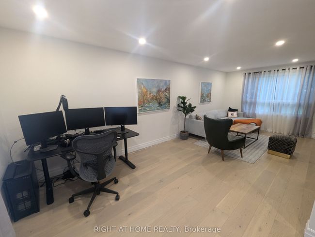 6 Broadpath Rd, Condo with 4 bedrooms, 2 bathrooms and 1 parking in North York ON | Image 17
