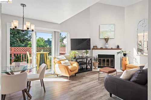 9-3687 Maple Ave, Oakland, CA, 94602-3300 | Card Image