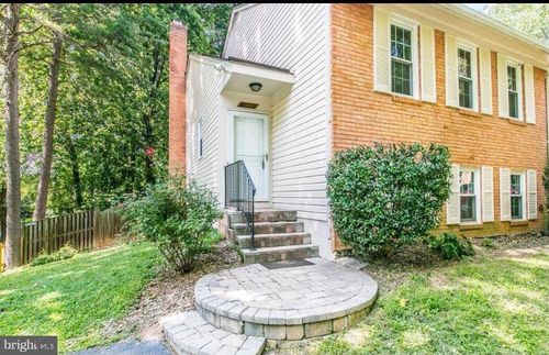 10050 Wood Sorrels Ln, BURKE, VA, 22015-2724 | Card Image