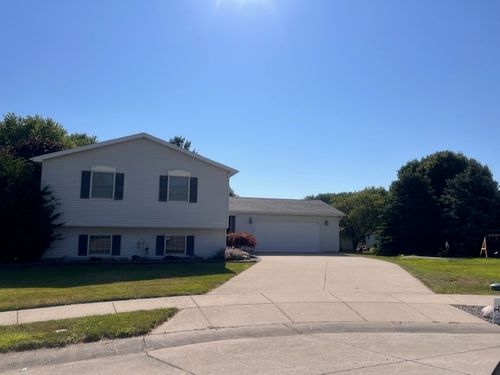 48 Kirkwood Dr, Clinton, IL, 61727-2610 | Card Image