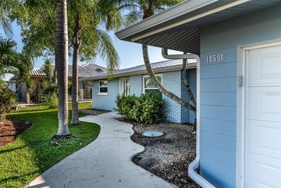 18598 Briggs Circle, House other with 3 bedrooms, 2 bathrooms and null parking in Port Charlotte FL | Image 1