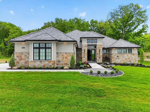 8612 Westridge Ct, Parkville, MO, 64152-6600 | Card Image