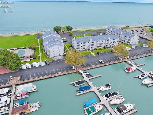 208 Clinton Reef Dr, Port Clinton, OH, 43452-9304 | Card Image