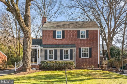 111 S Oak St, FALLS CHURCH, VA, 22046-3903 | Card Image