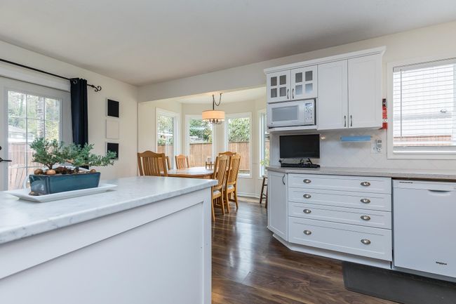 34780 Laburnum Avenue, House other with 3 bedrooms, 1 bathrooms and 3 parking in Abbotsford BC | Image 12