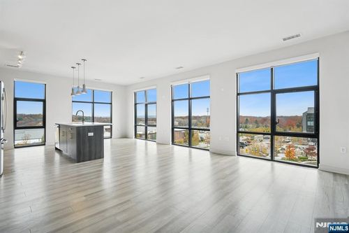 300 Market St, Montvale, NJ, 07645-1902 | Card Image