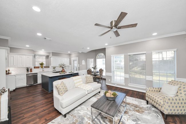 Love the windows across the back of the home. Lots of natural light. | Image 9