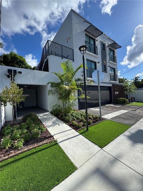 2782 Nw 46th St, Miami, FL, 33142-3518 | Card Image