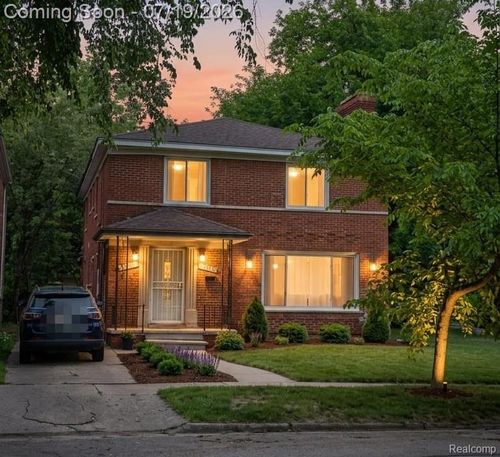 20487 Stratford Rd, Detroit, MI, 48221-1319 | Card Image