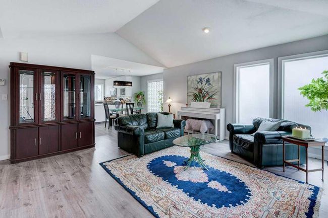 34 Candle Terrace Sw, Home with 2 bedrooms, 1 bathrooms and 4 parking in Calgary AB | Image 15