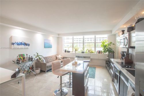 363-801 Brickell Bay Dr, Miami, FL, 33131-2922 | Card Image