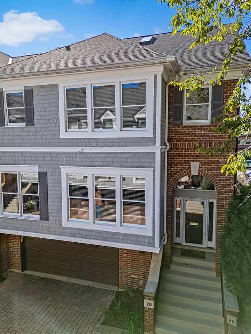 28 S Clay St, Hinsdale, IL, 60521-3254 | Card Image