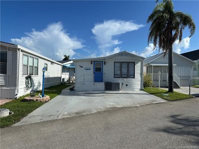 664 Nettles Boulevard, House other with 1 bedrooms, 1 bathrooms and 2 parking in Jensen Beach FL | Image 1