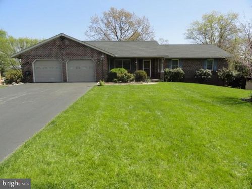 76 Monroe Dr, CHAMBERSBURG, PA, 17201-7914 | Card Image