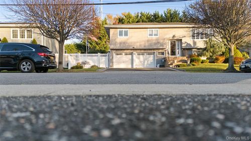 51 Deer Ln, Hicksville, NY, 11801-1603 | Card Image