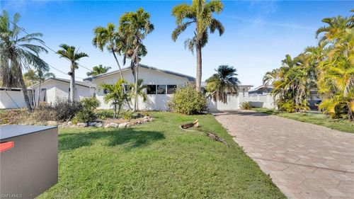 465 Donora Blvd, FORT MYERS BEACH, FL, 33931-3607 | Card Image