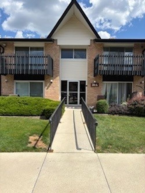 apt-202-22A Kingery Quarter, Willowbrook, IL, 60527-6558 | Card Image