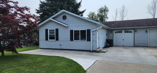 3313 Stanford Ln, West Bend, WI, 53090-8414 | Card Image