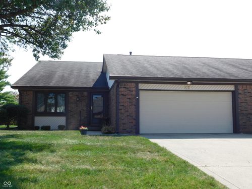 1221 Ruby Dr, Shelbyville, IN, 46176-3200 | Card Image