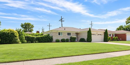 33221 Clifton Dr, Sterling Heights, MI, 48310-6005 | Card Image