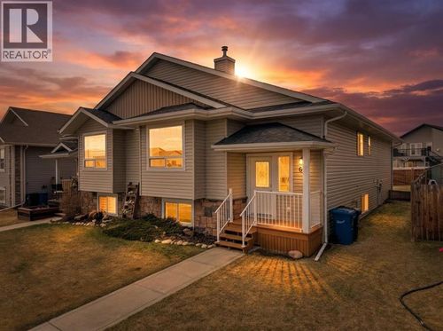 66 Heritage Drive, Penhold, AB, T0M1R0 | Card Image