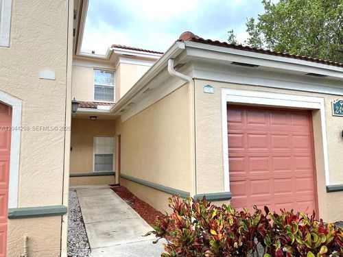 207-2490 Centergate Dr, Miramar, FL, 33025-7222 | Card Image