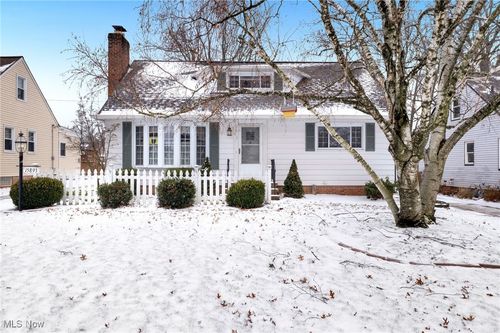 15893 Parklawn Ave, Middleburg Heights, OH, 44130-5453 | Card Image