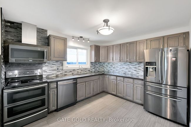 64 Nash Rd S, House other with 6 bedrooms, 2 bathrooms and 3 parking in Hamilton ON | Image 7