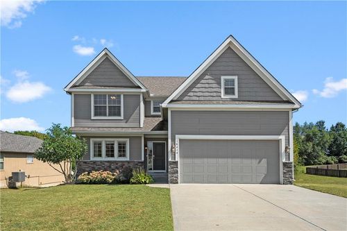 18419 Rock Creek Dr, Smithville, MO, 64089-4505 | Card Image