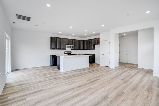 694 Cassia Ct, Townhouse with 3 bedrooms, 3 bathrooms and 2 parking in Crystal Lake IL | Image 6