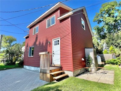 8 Edward Lane, House other with 2 bedrooms, 1 bathrooms and 1 parking in Brockville ON | Image 2