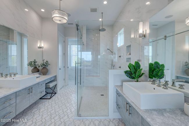 Primary Bathroom | Image 35