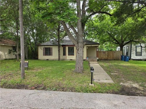 206 Gibbs St, Navasota, TX, 77868-3844 | Card Image