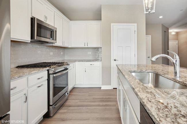 343 W Meister Ave, Condo with 2 bedrooms, 3 bathrooms and 2 parking in Elmhurst IL | Image 6