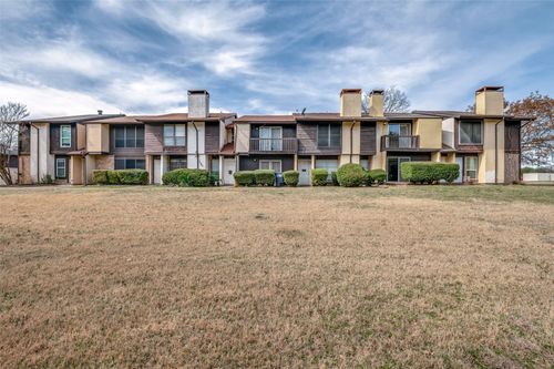 226 Rolling Hills Pl, Lancaster, TX, 75146-1026 | Card Image