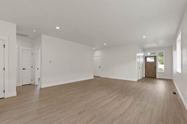 L4 E Sharp Ln, House other with 3 bedrooms, 2 bathrooms and null parking in Spokane WA | Image 4