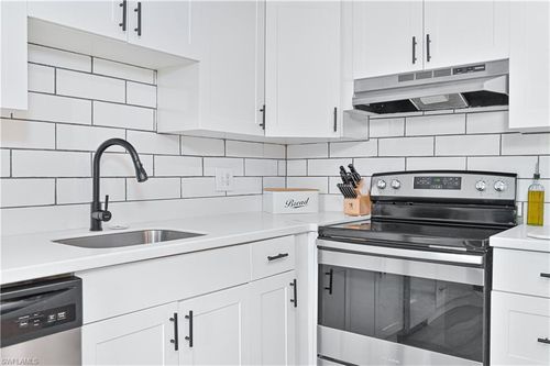 2-1520 Park Meadows Dr, FORT MYERS, FL, 33907-3637 | Card Image
