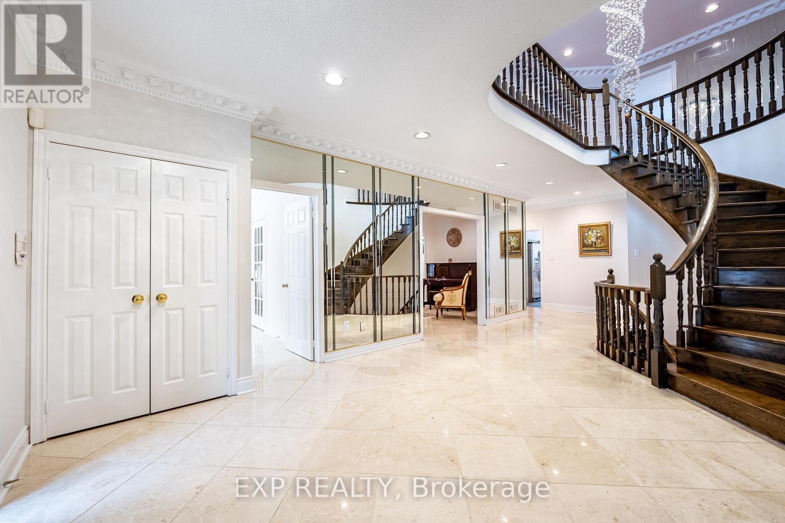 Residential in Richmond Hill (Bayview Hill) 5