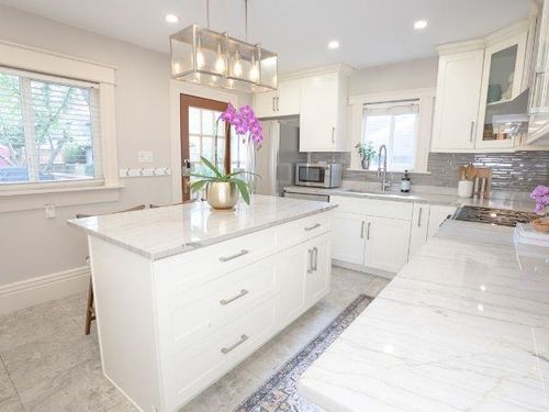 124 Sixth Ave, New Westminster, BC, V3L1T4 | Card Image