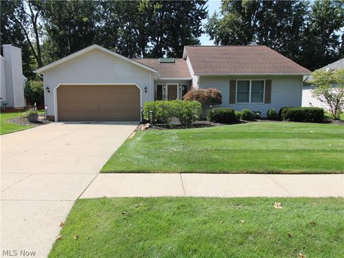 138 Loyola Dr, Elyria, OH, 44035-1572 | Card Image