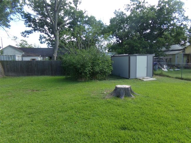 505 S Saint Andrews St, House other with 3 bedrooms, 2 bathrooms and 2 parking in Weimar TX | Image 17
