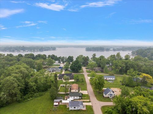 4940 Pottawatamie Dr, Watervliet, MI, 49098-9107 | Card Image