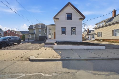 7 Pine St, Stoneham, MA, 02180-2013 | Card Image