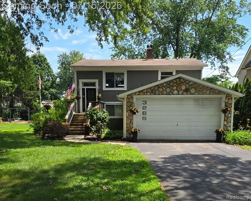 3285 Mapledale St, Commerce Township, MI, 48382-4358 | Card Image