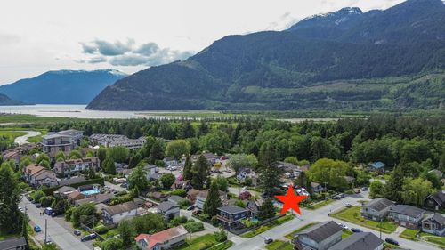 37992 Fifth Ave, Squamish, BC, V8B0P7 | Card Image