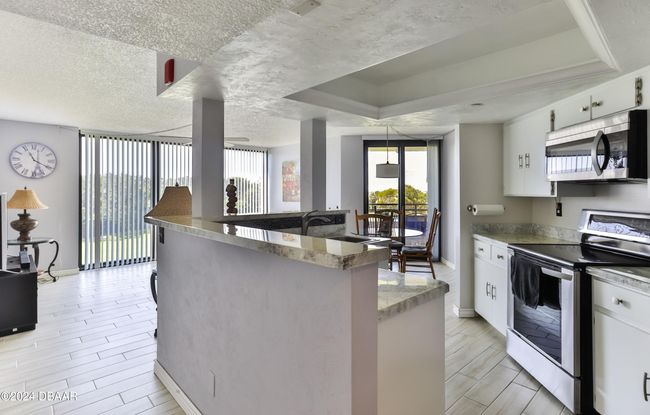 2B1 - 1 Oceans West Blvd, Condo with 2 bedrooms, 2 bathrooms and null parking in Daytona Beach Shores FL | Image 8